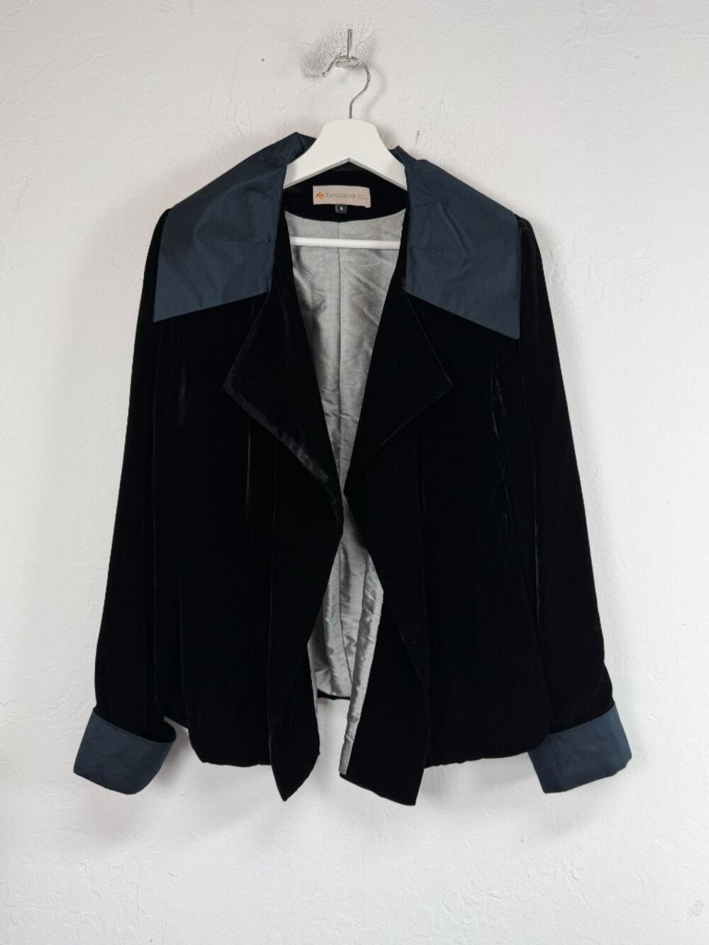 Tangerine Jill Black Silk Velvet Jacket Size 4 Open Front Wide Collar Blazer